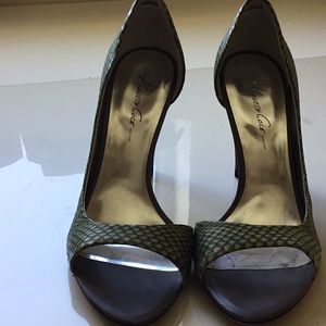Kenneth Cole army green/grey leather open pump